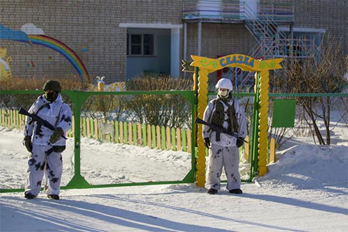 Un menor ataca con un hacha a tres niños y una profesora en un colegio ruso
